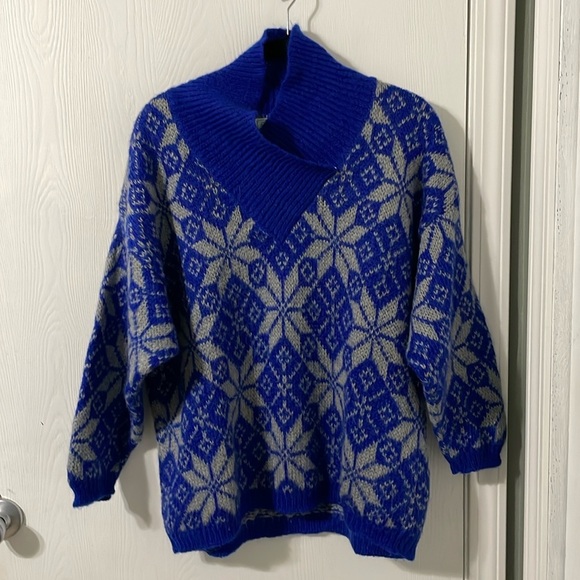 United Colors Of Benetton Sweaters - Benetton Vintage Asymmetrical Snowflake Pattern Sweater (Fits Like A Large/XL)
